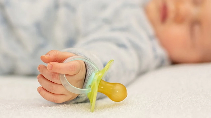 impact of soothers on baby teeth
