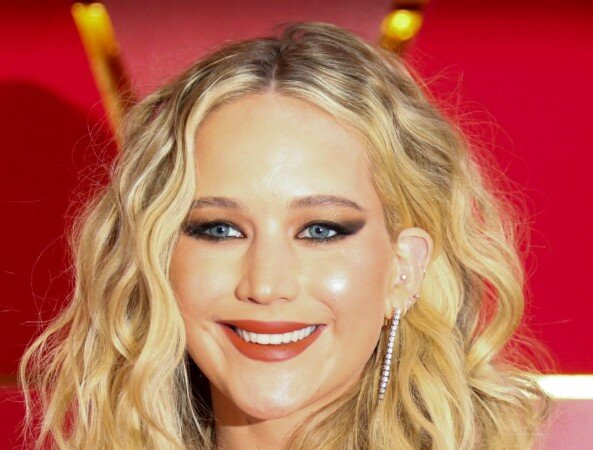 jennifer lawrence teeth in 2018