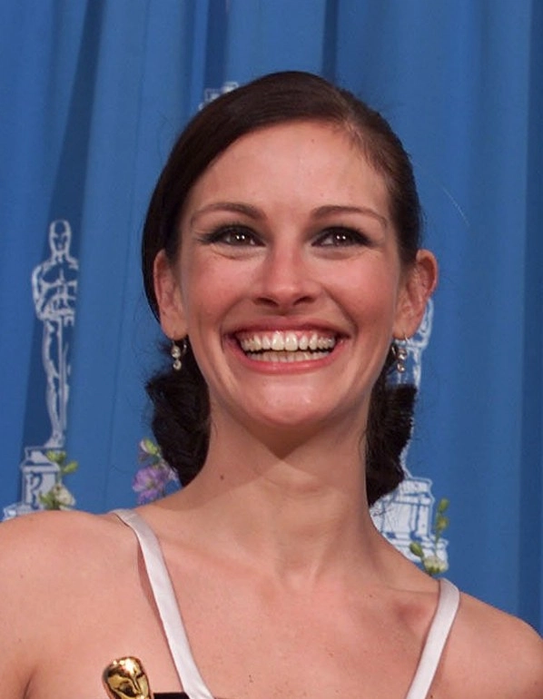julia roberts teeth in 2001