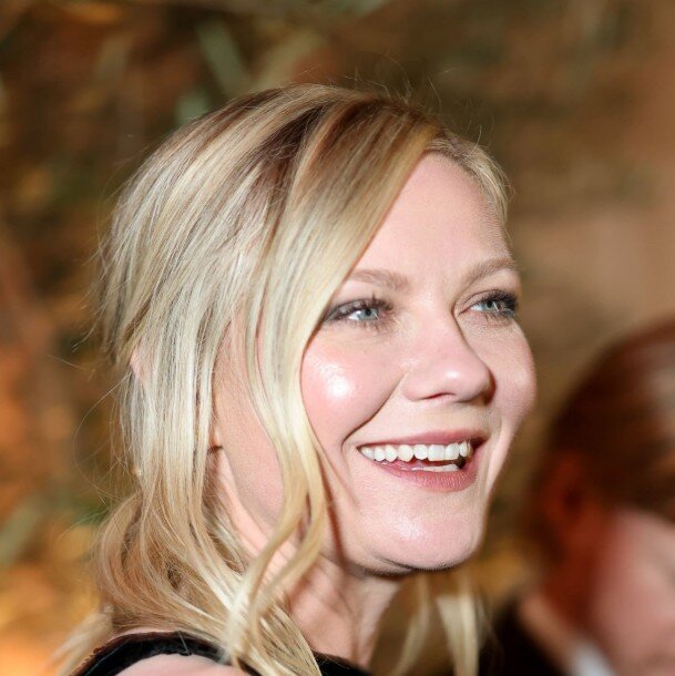 kirsten dunts teeth in 2025