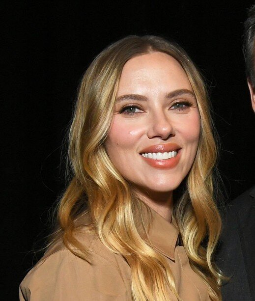 scarlett johansson teeth in 2025