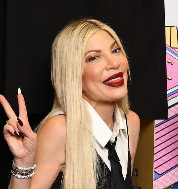 tori spelling teeth in 2025