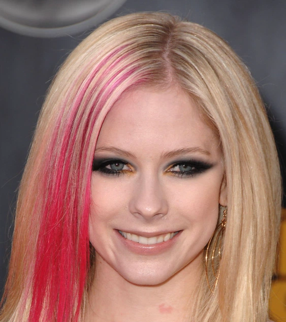 avril lavigne teeth in 2007