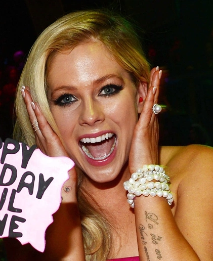 avril lavigne teeth in 2014