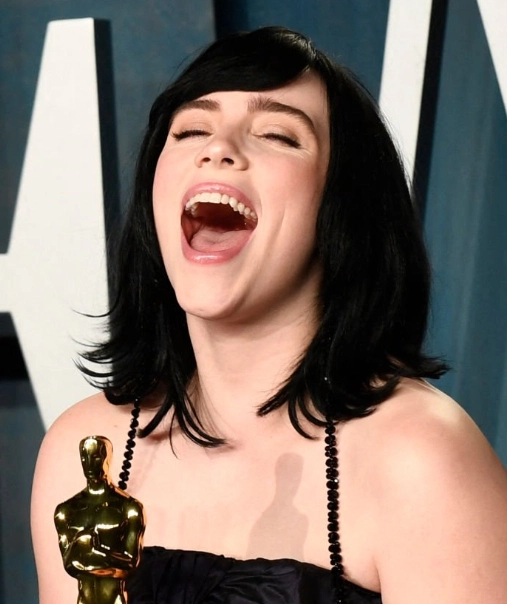 dinții lui Billie Eilish în 2022