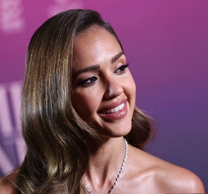 jessica alba teeth in 2025