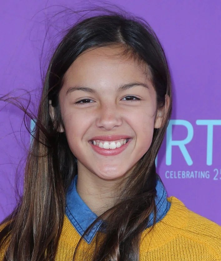 olivia rodrigo teeth in 2016