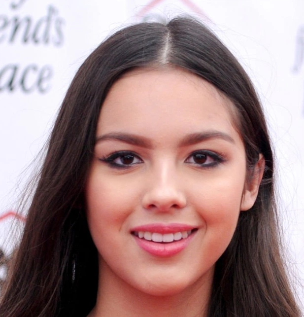 olivia rodrigo teeth in 2018