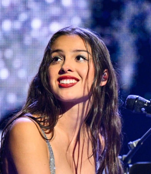 olivia rodrigo teeth in 2024