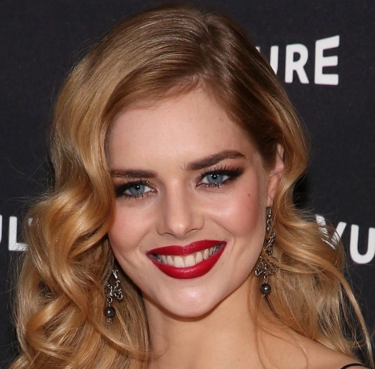 samara weaving teeth in 2016