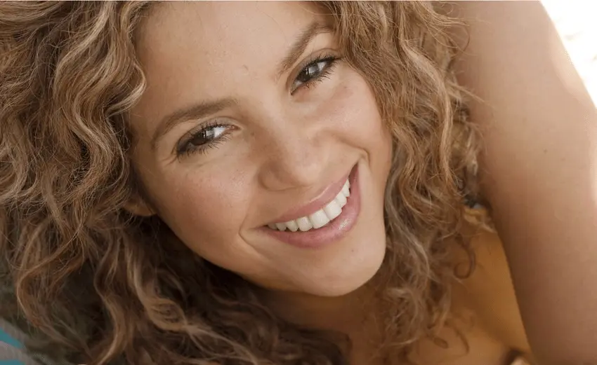 shakira teeth 2005s