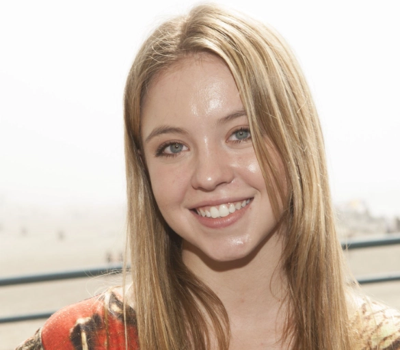 sydney sweeney teeth in 2014