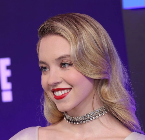 sydney sweeney teeth in 2021