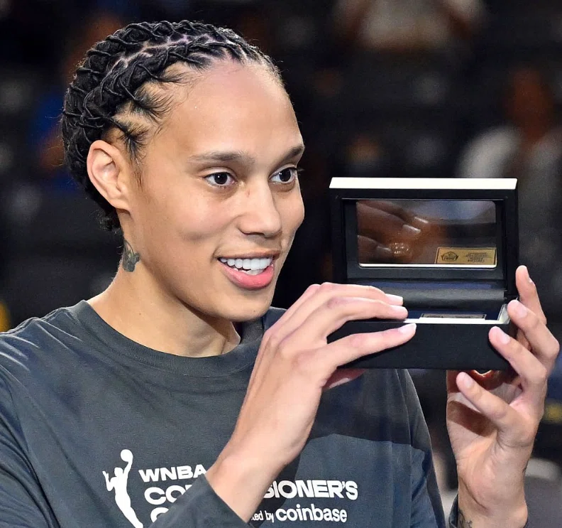 brittney griner teeth in 2025