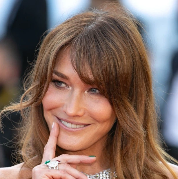 dents carla bruni sarkozy en 2021