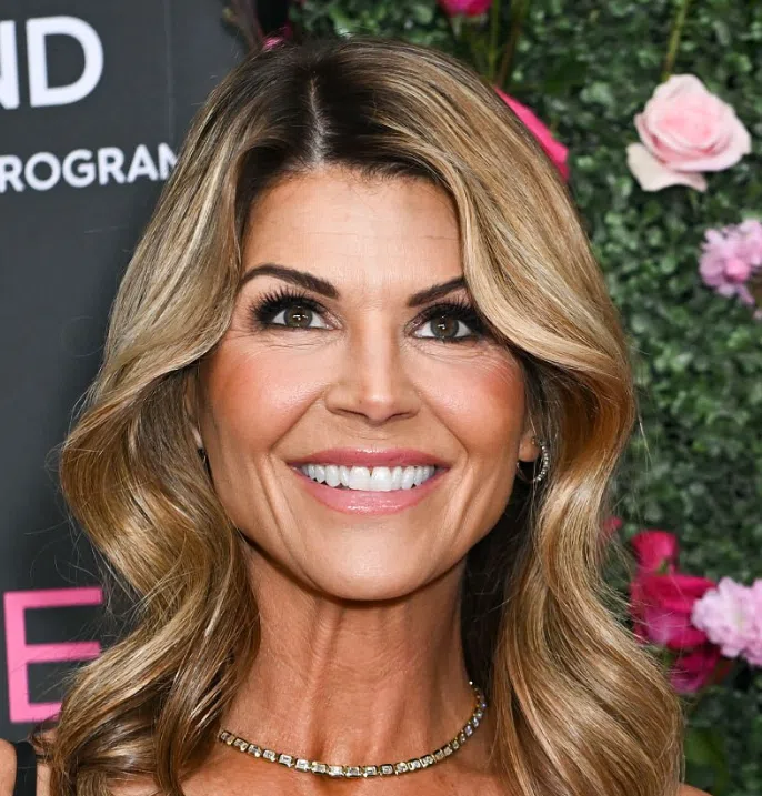 lori loughlin teeth in 2025