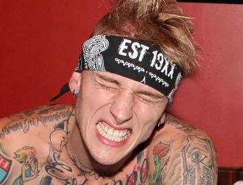 зубы machine gun kelly в 2015 году