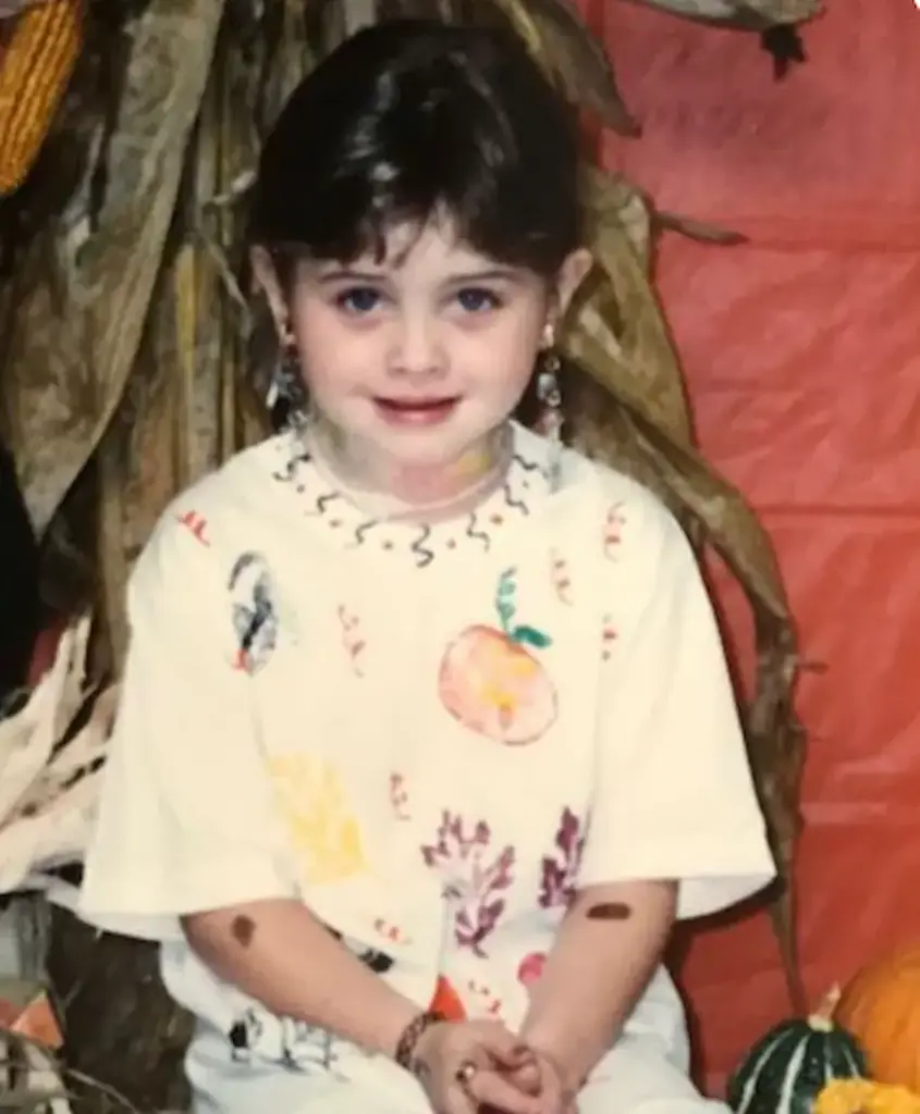 natalia dyer 2000s