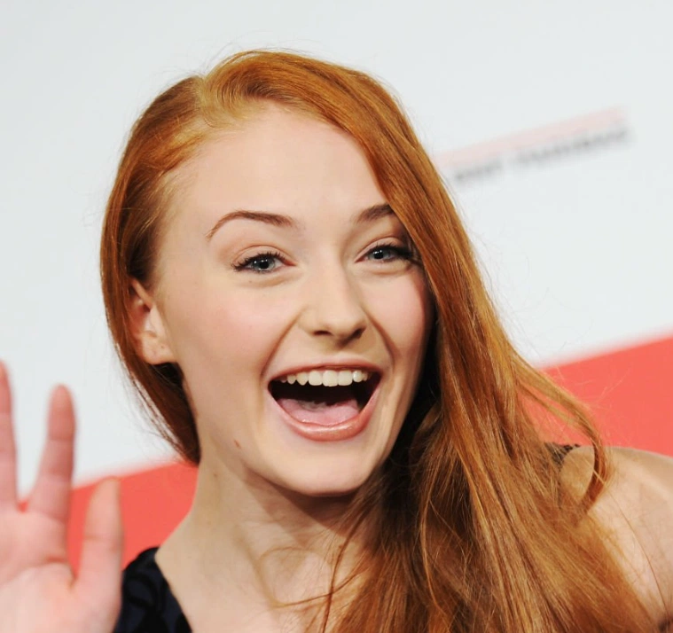 dents de sophie turner en 2013