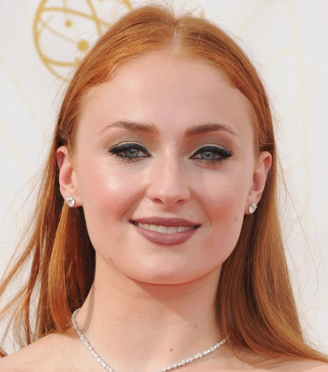 dents de sophie turner en 2015