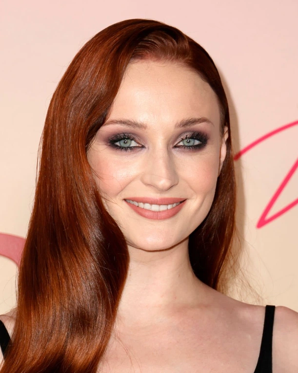 dents de sophie turner en 2022