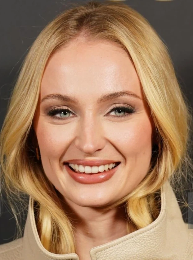 dents de sophie turner en 2025